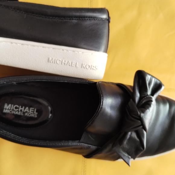 Michael Kors Black Leather Loafers with Bow - Picture 6 of 16